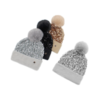 Bonnet d'hiver gris à sequins, bonnet en tricot duveteux avec logo métallique et pompon pour femmes, idéal pour les sorties nocturnes et les fêtes, OEM disponible