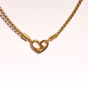 Collar de corazón de acero inoxidable a la moda, colgante de corazón de doble cara, joyería para el Día de San Valentín para novia - Product Image 1