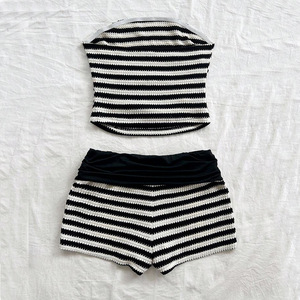 Conjunto de Dos Piezas Peeqi YDX1142, Moda Verano 2025, Traje de Punto para Mujer, Top Corto sin Tirantes a Rayas, Shorts Sexys - Product Image 3