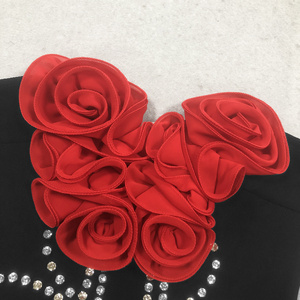 Haute qualité hors <span class=keywords><strong>de</strong></span> l'épaule <span class=keywords><strong>longue</strong></span> Maxi <span class=keywords><strong>robe</strong></span> <span class=keywords><strong>de</strong></span> soirée noire robes <span class=keywords><strong>de</strong></span> soirée sans bretelles avec fleur <span class=keywords><strong>rouge</strong></span> 3D strass arc - Product Image 5
