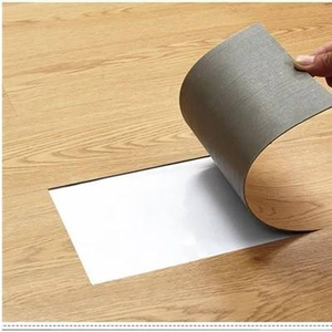 แผ่นพื้นพลาสติกลายไม้แบบม้วน ปูพื้นแบบติดเอง สำหรับตกแต่งภายใน - Product Image 1
