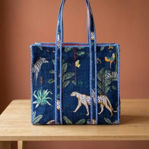 Bolso Tote de Lona Acolchada Azul con Estampado de Leopardo y Selva, Estilo Bohemio, Diseño de Última Moda, Abierto por Arriba, para Compras, Todas las Temporadas - Product Image 3