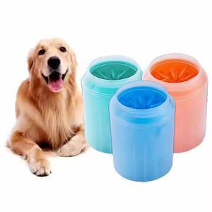 Venta al por mayor de fábrica: Cepillo de limpieza de silicona desmontable, portátil y ecológico para patas de perro, taza de limpieza de 500 ml, diseño moderno para baño. - Product Image 5