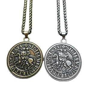 Joyería vikinga, colgante de Caballero de doble cara, collar de caballero credo de asesino Latino griego, collar de Caballero del templo, venta al por mayor - Product Image 1