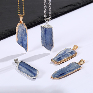 Pendentif en pierre de cyanite naturelle |   Pendentif en pierre précieuse irrégulière avec bordure en or ou en argent |   Fournitures pour la fabrication de colliers de bijoux DIY - Product Image 1