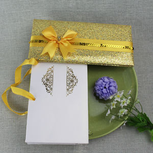 بطاقات دعوة حقيبة يد بغلاف مقوى ذهبية مخصصة وبطاقات دعوة لأعياد الميلاد من الجلد اللامع - Product Image 5