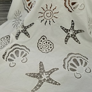 Tela de Encaje Bordado Calado Cortado a Láser 100% Algodón de 210 G/m² con Diseño de Estrellas de Mar y Conchas - Product Image 1