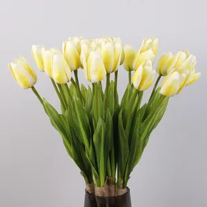 Venta al por mayor de flores artificiales ramo de flores de tulipán para el hogar tela de seda blanca tulipán flor artificial para la decoración de la boda atada a mano