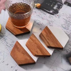 แก้วหินธรรมชาติทรงสี่เหลี่ยมพร้อมโลโก้สั่งทำส่วนตัว  แผ่นรองแก้วไม้หินอ่อนสำหรับเครื่องดื่ม - Product Image 1