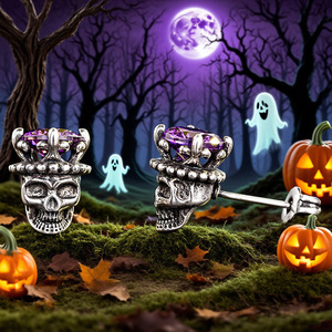 Orecchini a perno con corona a teschio di Halloween e design a quattro punte, accessori per le orecchie per le festività - Product Image 3