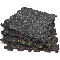 Tapis de sol professionnel en caoutchouc imbriqué à haute densité facile à installer rouleau absorbant les chocs pour la zone de sport