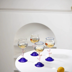 मूल हाथ से चित्रित सुंदर समुद्री प्राणी गोब्लेट डिजाइन-सेंस रंगीन ग्लास कप - Product Image 1