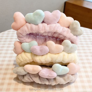 Fascia per Capelli Elastica in Morbido Pile Corallo con Design a Cuore per Bambine, Ideale per Lavare il Viso - Vendita all'Ingrosso - Product Image 5