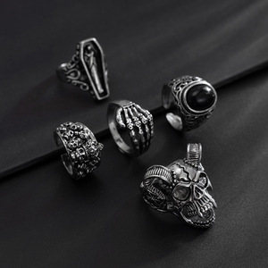 Set di 5 Anelli Gotici Trendy in Lega con Mummia, Vampiro, Bara, Diavolo, Teschio, Anelli Aperti da Uomo, Gioielli Punk Rock per Halloween - Product Image 5