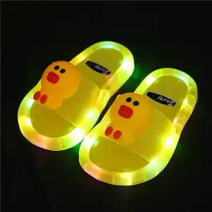 Dessin animé mignon enfants licorne lumière LED enfants sandales bébé plage fille et garçons maison chaussures rougeoyantes bambin diapositives led chaussure lumière