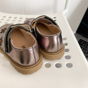 Chaussures en cuir tendance pour filles, simples, colorées, plates, décontractées, souples, antidérapantes, tailles 21-30, en promotion, pour fêtes et occasions. - Product Image 3