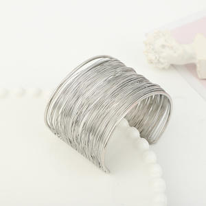 Brazalete abierto de metal de línea ancha de moda Pulsera de <span class=keywords><strong>mano</strong></span> para mujer - Product Image 4