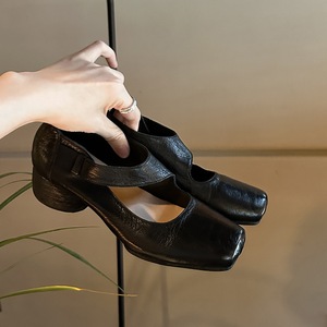 مضخات من جلد البقر عالية الجودة للنساء موضة الصيف ، جلد حصان مربع من الأعلى بكعب عالٍ وناعم الوجه - Product Image 3