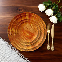 Services de table complets au design imitation bois, comprenant un ensemble de bols en porcelaine fine, de grandes tasses en porcelaine fine, un ensemble de tasses à thé en porcelaine fine et de vaisselle.