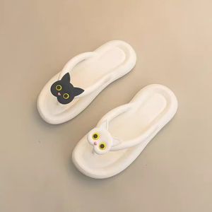 Jolies tongs d'été pour hommes et femmes, antidérapantes, résistantes à l'usure, légères, à clipser, sandales de plage pour l'extérieur - Product Image 2