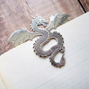 Marque-page en métal traditionnel plaqué or personnalisé avec dragon - Cadeaux promotionnels en gros imprimés en sérigraphie pour les librairies de jeux - Product Image 4