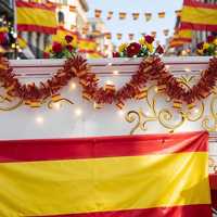Wiederverwendbare Plastik Spanische Flagge Glitzerblume Feiertagspartydekoration für Erwachsene