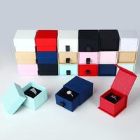 Boîtes cadeaux en papier pour bijoux avec logo personnalisé, anneaux, boucles d'oreilles, colliers, bracelets, emballage de bijoux avec ruban