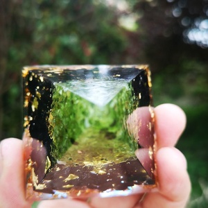 Piramide di Orgonite perle di cristallo viola naturale Reiki <span class=keywords><strong>Chakra</strong></span> 60mm generatore piramide Orgonite energia - Product Image 3