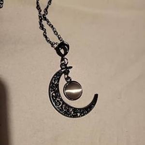 Collar Vintage con Colgante de Luna Creciente Negra, Estilo Punk, Joyería Gótica Oscura para Mujer, Hecho de Acero Inoxidable - Product Image 3