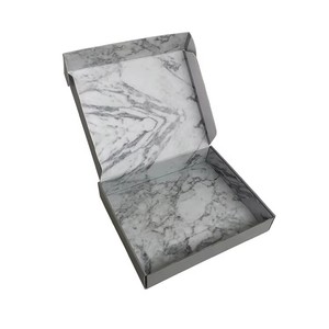 Caixa de Embalagem Atacado de Papelão Ondulado Cinza com Relevo Marrom para Sapatos Dobráveis com Inserção de Espuma e Película de Vidro Temperado - Product Image 1
