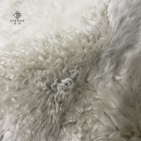 Peau de mouton longue et bouclée de haute qualité en gros, tapis en fourrure véritable pour textile domestique respectueux de l'environnement, fourrure animale de mouton