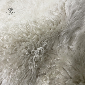Großhandel Hochwertiges Langes Lockiges Schafsfell mit Umweltfreundlichem Heimtextil Echtfell-Teppich Schaffell - Product Image 2