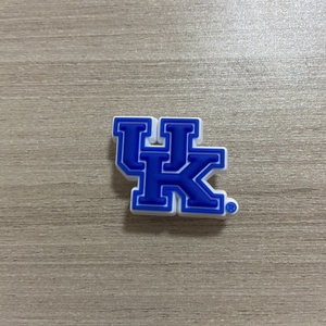 Breloques de chaussures en PVC populaires et haut de gamme pour la série de football NCAA, vente en gros, accessoires de chaussures DIY pour les fans de l'équipe de rugby américaine du Kentucky - Product Image 4