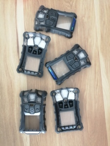 เครื่องตรวจจับก๊าซหลายชนิด ALTAIR 4XR สำหรับ CH4 O2 CO NO2 พร้อมสัญญาณเตือนก๊าซสี่ชนิด น้ำหนัก 224 กรัม ขนาด 112x76x33 มม. - Product Image 1