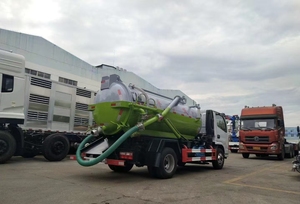 Camion de pompage de boue à transmission manuelle à moteur diesel pour le nettoyage des canalisations municipales Dragage Monopole - Product Image 4