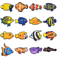 Breloques en gros pour chaussures sur le thème des animaux marins, boucles décoratives en forme de poisson pour bracelets de chaussures, breloques personnalisées en PVC pour sabots, cadeaux d'anniversaire pour enfants