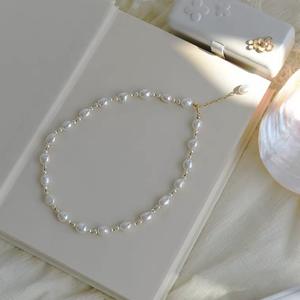 Collar de Perlas de Agua Dulce de Forma Barroca Natural con Gargantilla Chapada en Oro de 14K, Estilo Francés, Temperamento Nich - Product Image 2