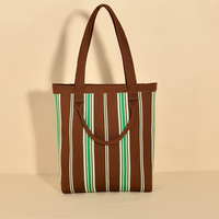 Sac fourre-tout décontracté en polyester tissé texturé vertical, style luxe léger, double usage pour le trajet quotidien, fermeture éclair, vente en gros usine