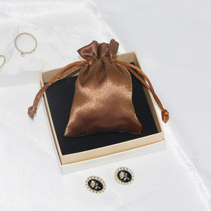 Bolsa de Embalaje Pequeña con Logotipo Personalizado para Pelucas, Bolsas de Regalo de Lujo, Bolsa de Satén con Cordón para Joyería - Product Image 5