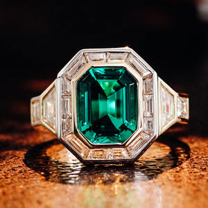 Bague de fiançailles de luxe en or jaune massif 10K 18K avec émeraude de laboratoire, design vintage, émeraude de laboratoire sertie en halo, bague de mariage pour homme - Product Image 2