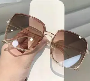 2023 moins cher rétro carré fête coloré en gros nouvelle mode femme tendance lunettes de soleil femmes