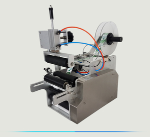 Machine d'étiquetage de bouteilles rondes semi-automatique pneumatique à haute efficacité pour bouteilles en PET, en plastique, en verre et en métal - Product Image 4