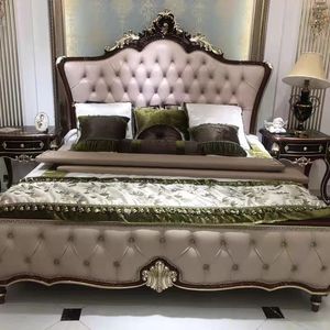 Cama de cuero francés de buena calidad de madera maciza con hermosos muebles de dormitorio hechos a mano con colchón y mesitas de noche - Product Image 3
