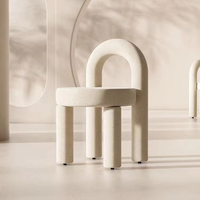Chaises de loisirs modernes en velours capitonnées empilables pour la vente en gros, idéales pour les chambres, appartements, usage extérieur, hôtels et événements