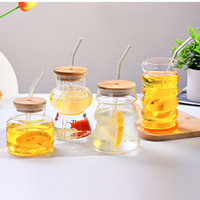 Produits les plus vendus 2025 mignon verre à bière résistant à la chaleur Transparent sans plomb sans BPA tasse en verre avec couvercles et pailles en bambou