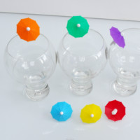 La meilleure qualité 6 pièces Silicone parapluie maison Bar accessoires verre à vin breloques Silicone verre marqueur