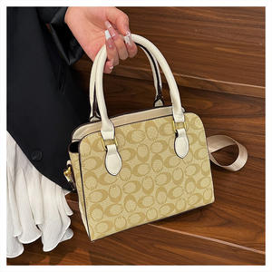 กระเป๋าสะพายพาดลำตัวทันสมัยมีพื้นผิวแบบพรีเมี่ยมสำหรับผู้หญิงกระเป๋าถือสะพายไหล่ดีไซน์หรูหราสำหรับผู้หญิงสินค้าในสต็อก - Product Image 4