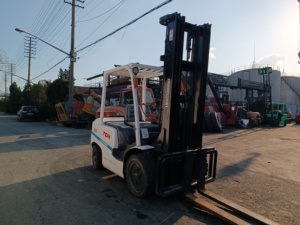 2.5/3/4/5/7/10/15/16/25/30-Ton <b>Used</b> Diesel TCM/KOAMTSU/HELI FD30 FD50 FD70 DIELSEL Forklift with Three Master for Sale - Product Image 2