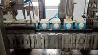 Machine d'emballage électrique entièrement automatique pour le remplissage, le bouchage et la scellure de poudres de boissons en carton (type Gable Top) 250ml 500ml 1000ml