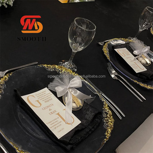 Assiettes décoratives en plastique rondes et réutilisables lisses de 13 pouces Assiettes de chargeur transparentes à bord doré pour le décor d'événement de dîner - Product Image 2